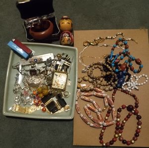 Lot of antique jewelry and stuff